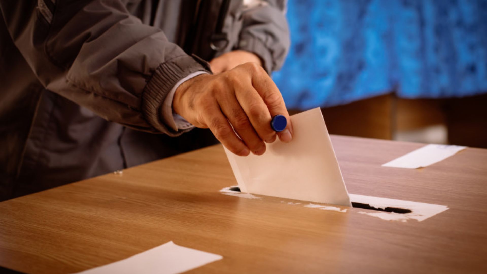 Cutremur în politica românească! Un nou sondaj arată ce partid conduce în preferințele alegătorilor și cât de nemulțumiți sunt românii de situația țării